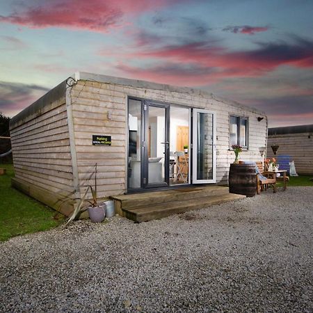 Wheal Prosper- Beautifully Fitted Wooden Lodge Helston Cornwall מראה חיצוני תמונה